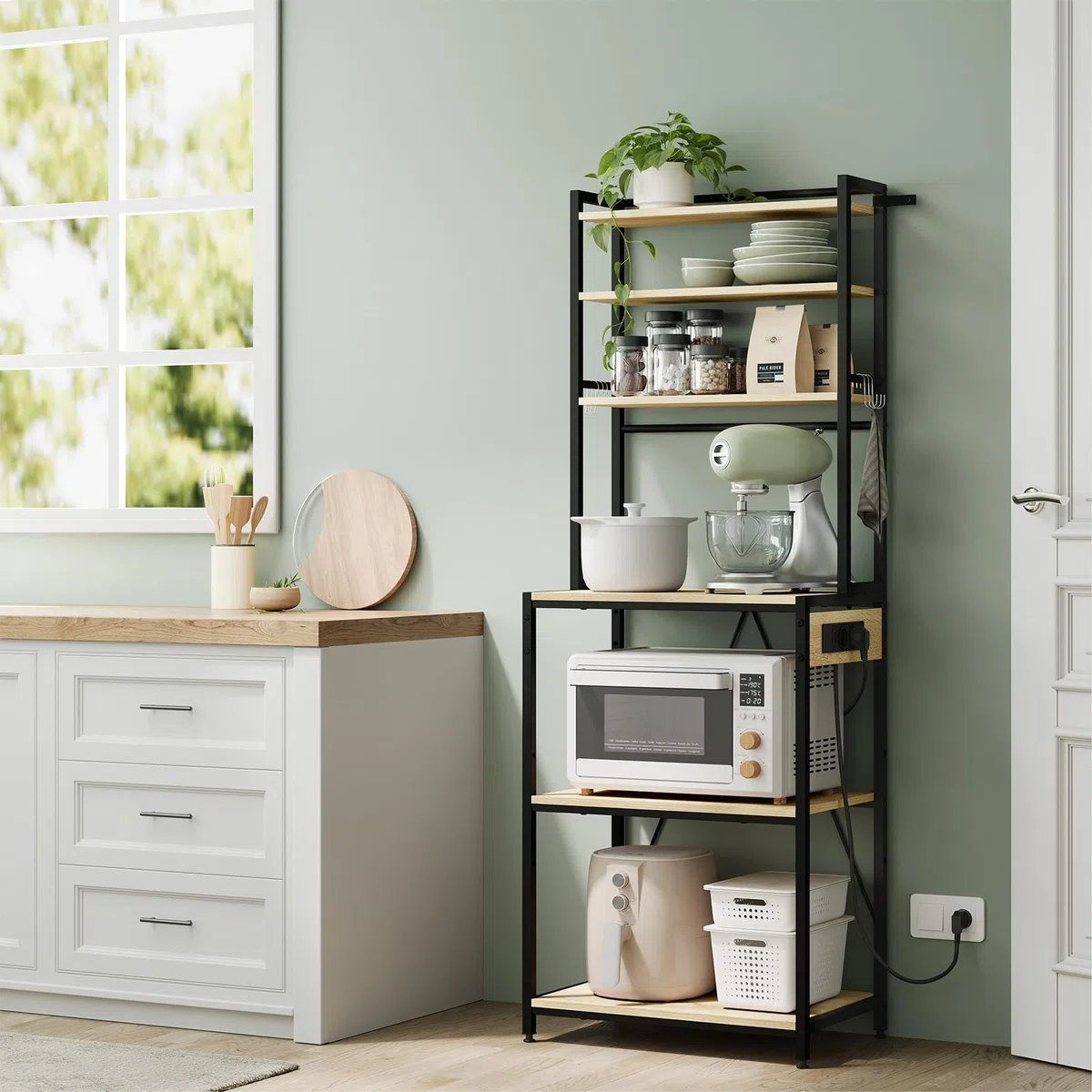 WOLTU Estantería Cocina con Enchufes, Soporte para Microondas con 6 Estantes y 6 Ganchos, Estanteria Almacenaje para Cocina Baño Salón, Metal+Madera, Negro+Roble Claro, 60x39,5x167 cm