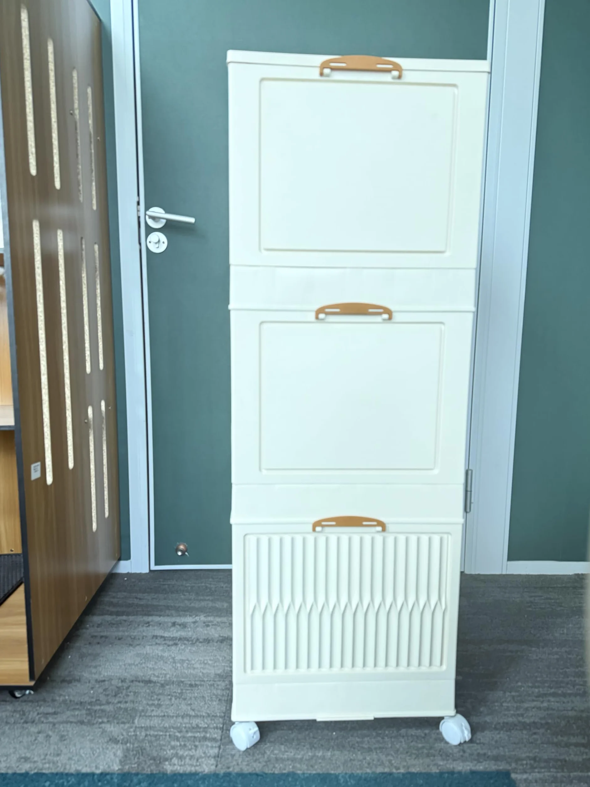 RMAN Armarios Dormitorio Plegable, 120 x 70 x 42,5 cm Cajas Almacenaje Plastico con Tapa y Ruedas Cajas Organizadoras Multifuncional Apilable para Ropa de Bebe, Juguetes y Libros, Blanco
